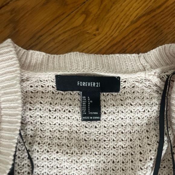 Forever 21 Off White Sweater Size Large - Picture 4 of 7